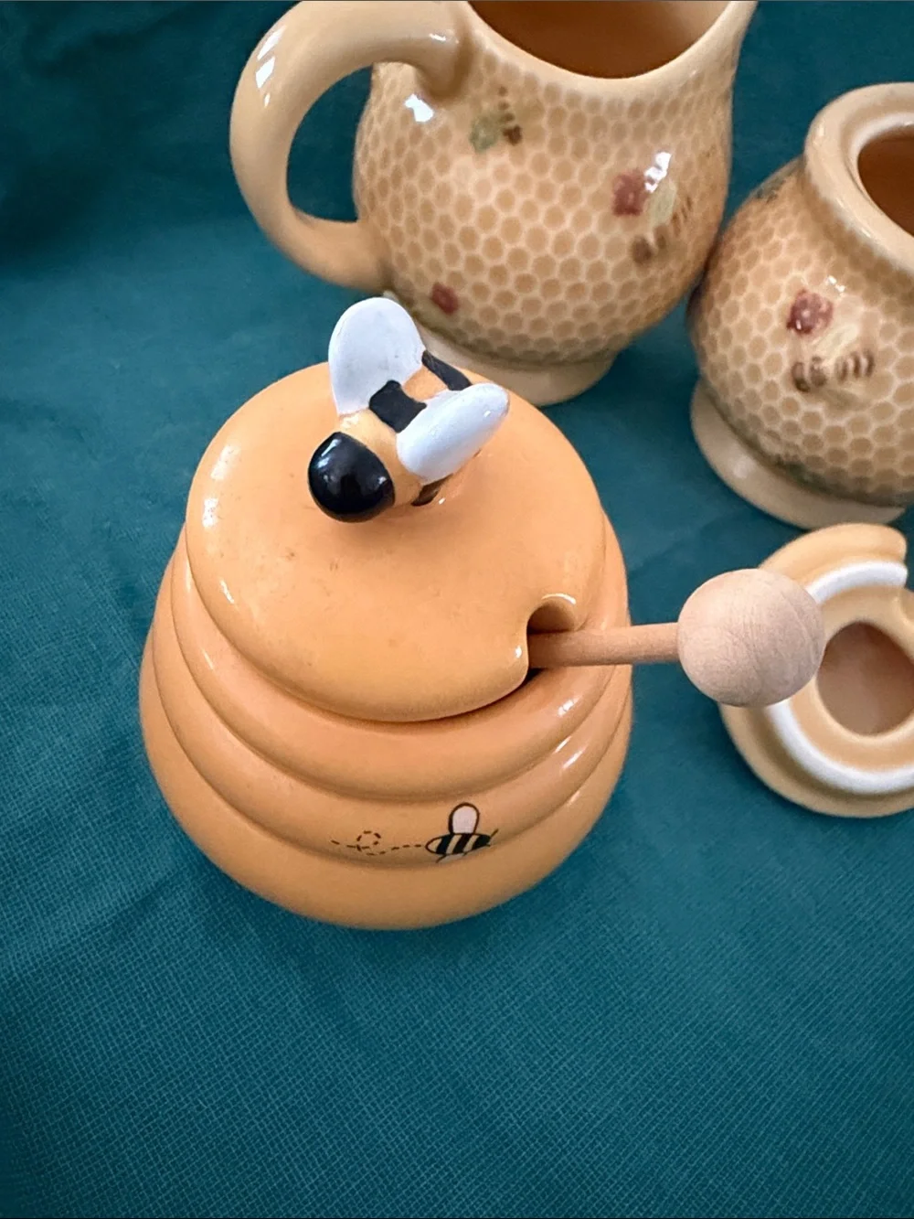 Williams Sonoma Honeycomb Bee Ceramic Tea Set in Yellow with Sur La Table honey